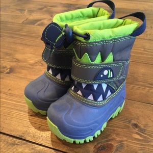 New toddler Cat and Jack snow boots
